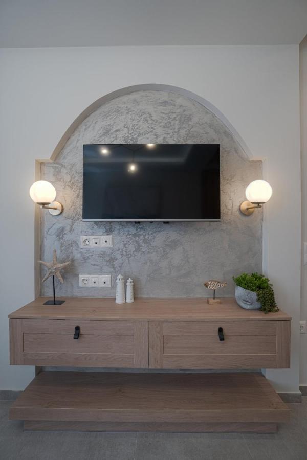 Khóra SfakíonJacuzzi Maisonette In Sfakia Center 'New 2023'アパートメント エクステリア 写真